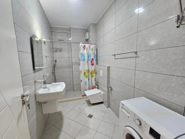Tirane, shes apartament 1+1+Aneks+Ballkon Kati 1, 84 m² 134.000 € (Rruga 5 Maji)