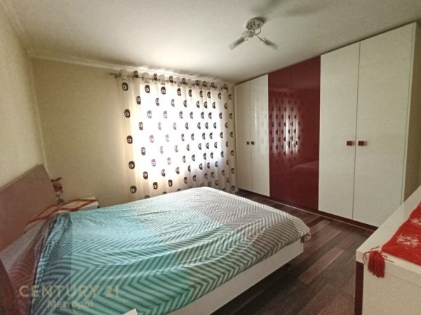 Tirane, jepet me qera apartament 3+1+Aneks+Ballkon Kati 3, 120 m² 700 € (Materniteti i Ri)