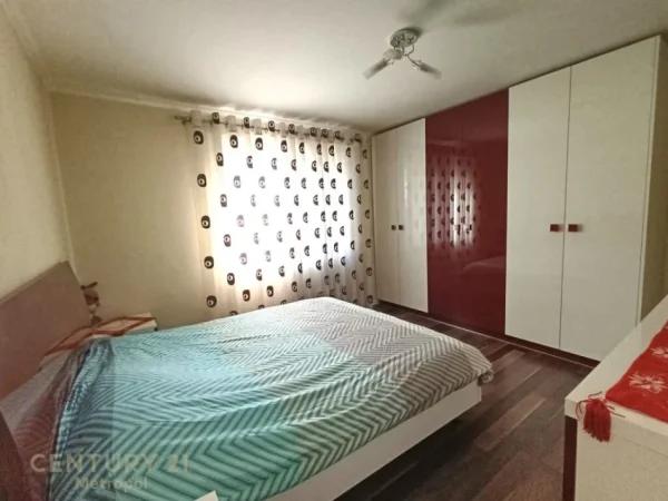 Tirane, jepet me qera apartament 3+1+Aneks+Ballkon Kati 3, 120 m² 700 € (Materniteti i Ri)