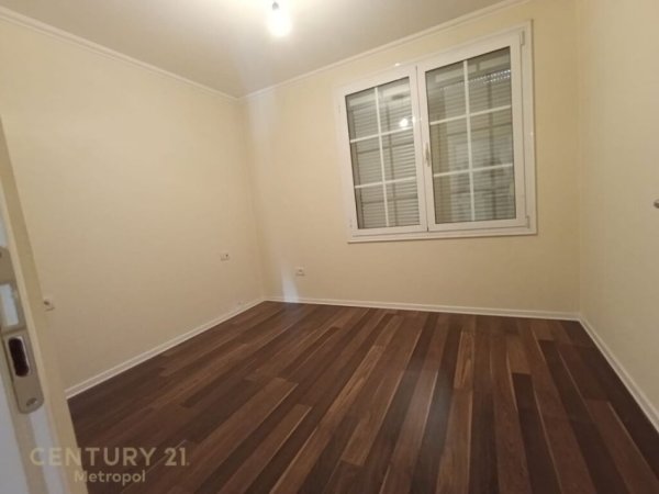 Tirane, jepet me qera apartament 3+1+Aneks+Ballkon Kati 3, 120 m² 700 € (Materniteti i Ri)