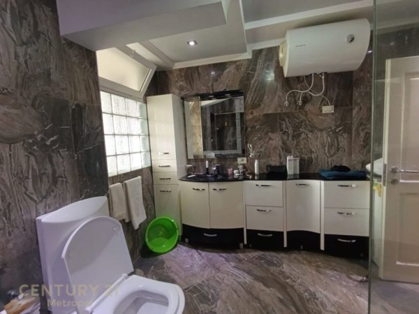 Tirane, jepet me qera apartament 3+1+Aneks+Ballkon Kati 3, 120 m² 700 € (Materniteti i Ri)