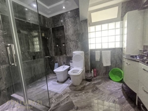 Tirane, jepet me qera apartament 3+1+Aneks+Ballkon Kati 3, 120 m² 700 € (Materniteti i Ri)