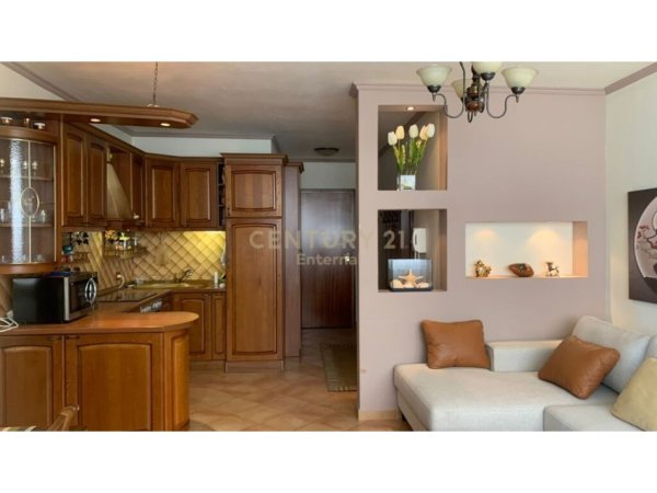 Tirane, jepet me qera apartament 1+1+Aneks+Ballkon Kati 7, 60 m² 600 € (Air Albania)