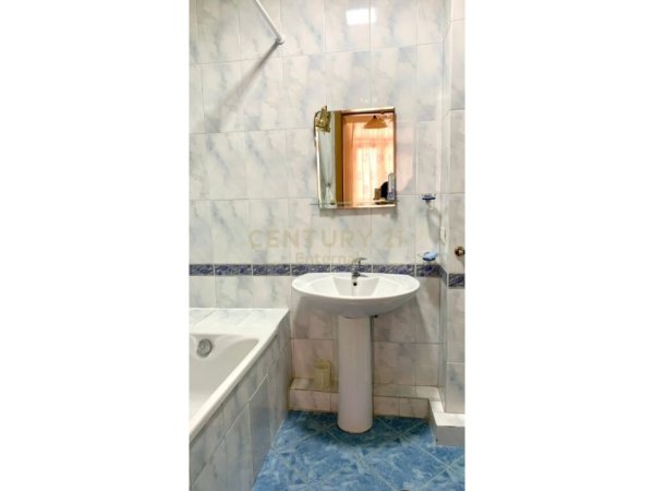 Tirane, jepet me qera apartament 1+1+Aneks+Ballkon Kati 7, 60 m² 600 € (Air Albania)