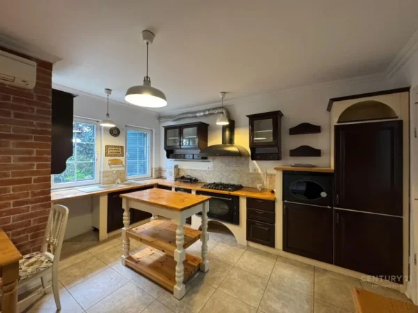 Tirane, jepet me qera Vile 3 Katshe Kati 3, 438 m² 3.900 € (Garden Villas", pranë TEG,)
