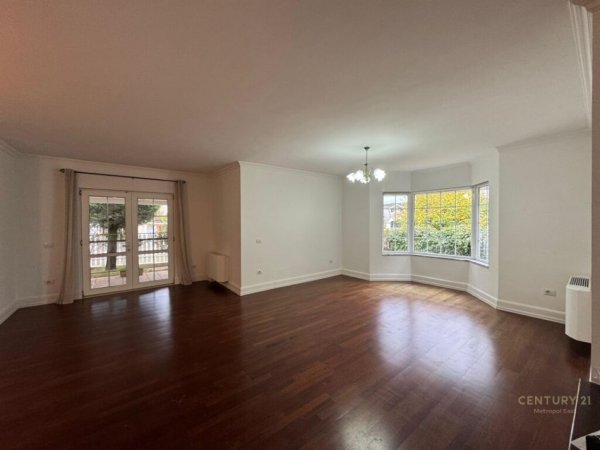 Tirane, jepet me qera Vile 3 Katshe Kati 3, 438 m² 3.900 € (Garden Villas&quot;, pranë TEG,)