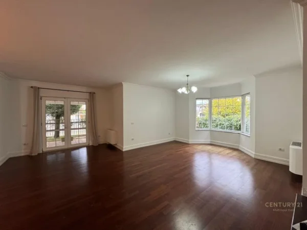 Tirane, jepet me qera Vile 3 Katshe Kati 3, 438 m² 3.900 € (Garden Villas", pranë TEG,)