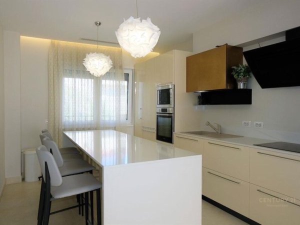 Tirane, jepet me qera Vile 3 Katshe Kati 3, 430 m² 2.500 € (Sunrise Residence&quot;, pranë TEG)