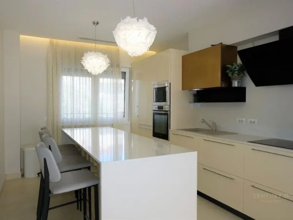 Tirane, jepet me qera Vile 3 Katshe Kati 3, 430 m² 2.500 € (Sunrise Residence", pranë TEG)