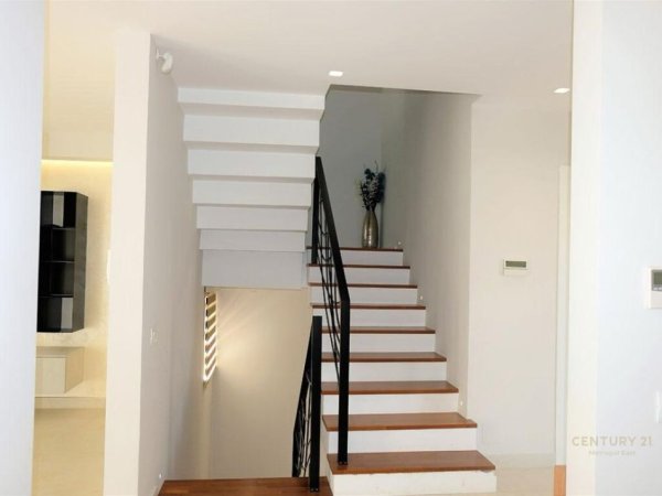 Tirane, jepet me qera Vile 3 Katshe Kati 3, 430 m² 2.500 € (Sunrise Residence&quot;, pranë TEG)