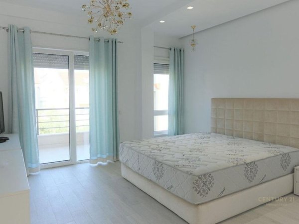 Tirane, jepet me qera Vile 3 Katshe Kati 3, 430 m² 2.500 € (Sunrise Residence&quot;, pranë TEG)