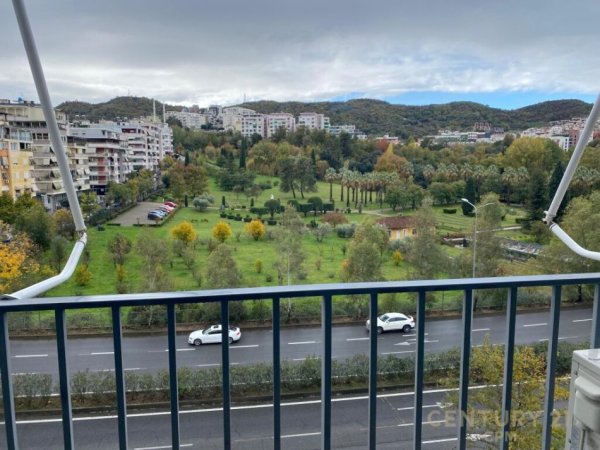 Tirane, jepet me qera apartament 2+1+Aneks+Ballkon Kati 5, 99 m² 650 € (Kompleksi Dinamo)