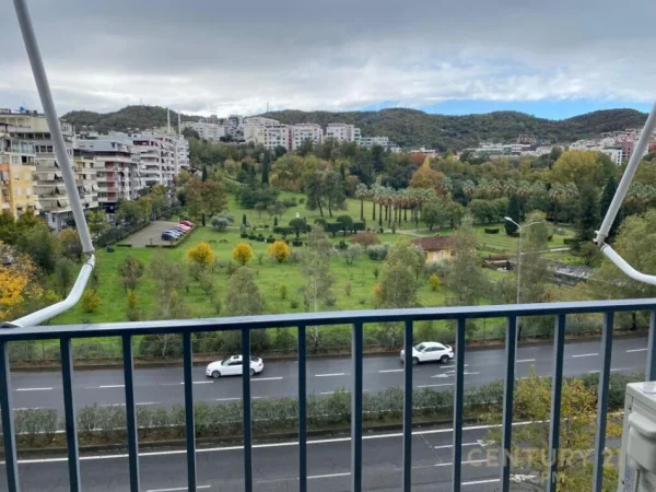 Tirane, jepet me qera apartament 2+1+Aneks+Ballkon Kati 5, 99 m² 650 € (Kompleksi Dinamo)