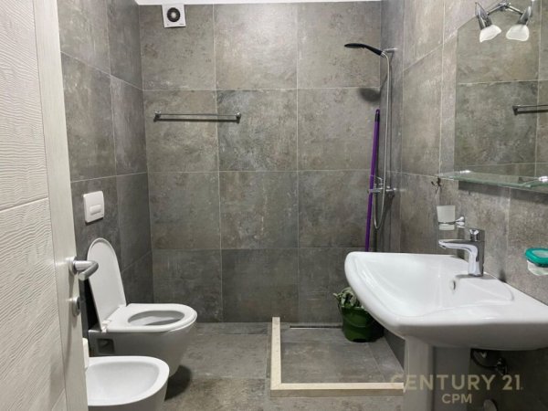 Tirane, jepet me qera apartament 2+1+Aneks+Ballkon Kati 5, 99 m² 650 € (Kompleksi Dinamo)