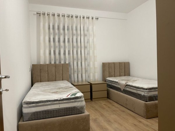 Tirane, jepet me qera 2+1+Ballkon Kati 4, 111 m² 800 € (Farmacia 10 Kompleski Arlis)
