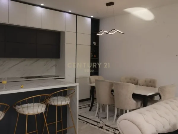Tirane, jepet me qera Vile 2 Katshe Kati 2, 180 m² 1.700 € (Kodra e diellit)