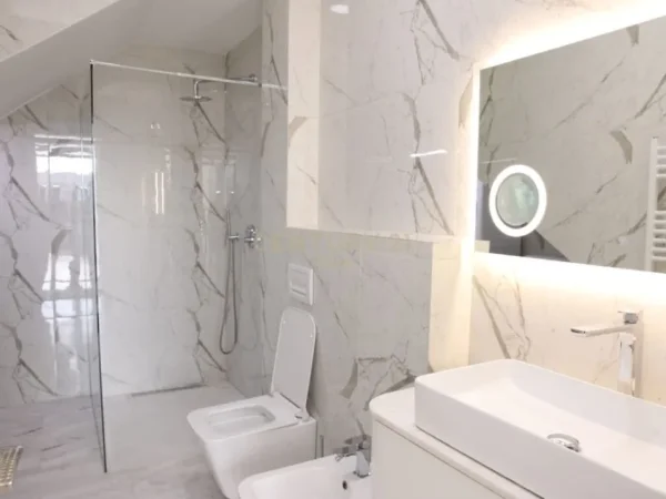 Tirane, jepet me qera Vile 2 Katshe Kati 2, 180 m² 1.700 € (Kodra e diellit)