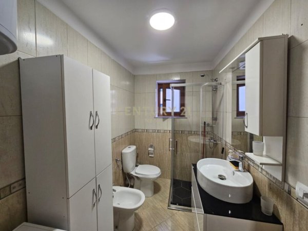 Tirane, jepet me qera apartament 1+1+Aneks+Ballkon Kati 2, 60 m² 650 € (Myslym Shyri)