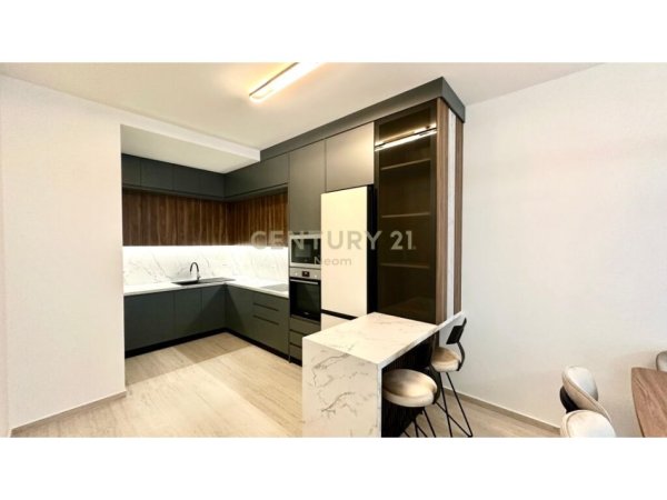 Tirane, jepet me qera apartament+verande | Penthouse 2+1+Aneks+Ballkon Kati 1, 160 m² 1.650 € (Liqeni i Thate)