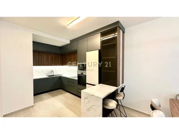Tirane, jepet me qera apartament+verande | Penthouse 2+1+Aneks+Ballkon Kati 1, 160 m² 1.650 € (Liqeni i Thate)
