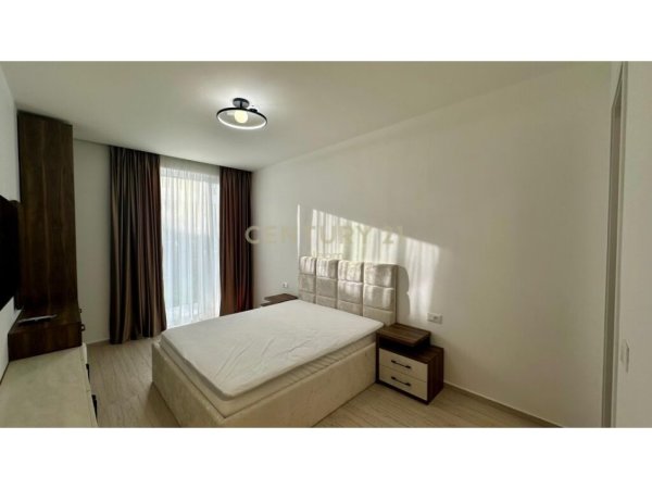 Tirane, jepet me qera apartament+verande | Penthouse 2+1+Aneks+Ballkon Kati 1, 160 m² 1.650 € (Liqeni i Thate)