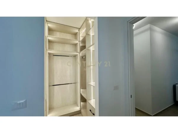 Tirane, jepet me qera apartament+verande | Penthouse 2+1+Aneks+Ballkon Kati 1, 160 m² 1.650 € (Liqeni i Thate)
