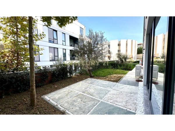 Tirane, jepet me qera apartament+verande | Penthouse 2+1+Aneks+Ballkon Kati 1, 160 m² 1.650 € (Liqeni i Thate)