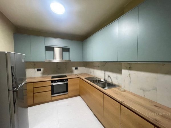 Tirane, jepet me qera apartament 2+1+Aneks+Ballkon Kati 3, 102 m² 800 € (Kristal Center)