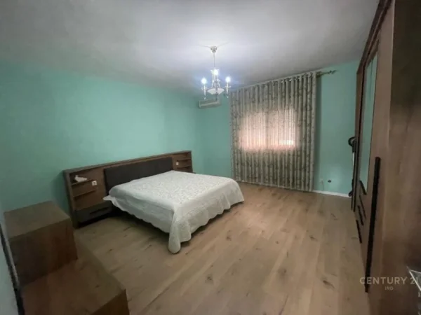 Tirane, jepet me qera apartament 2+1+Aneks+Ballkon Kati 3, 102 m² 800 € (Kristal Center)
