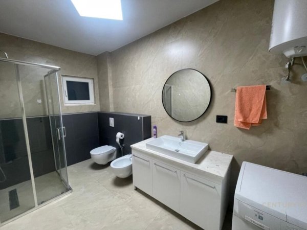 Tirane, jepet me qera apartament 2+1+Aneks+Ballkon Kati 3, 102 m² 800 € (Kristal Center)