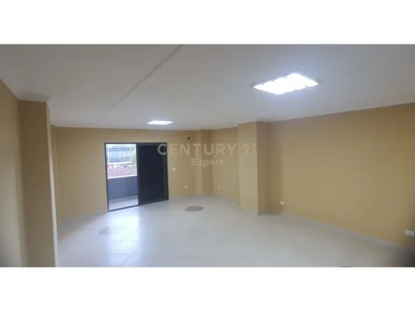 Tirane, jepet me qera zyre Kati 3, 153 m² 1.600 € (Qender)