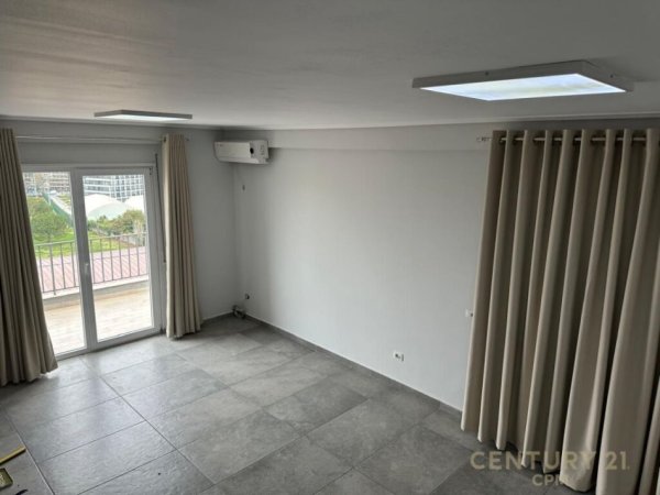 Tirane, jepet me qera zyre Kati 7, 135 m² 850 € (Kompleksi Dinamo)