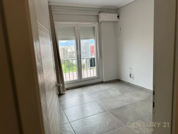 Tirane, jepet me qera zyre Kati 7, 135 m² 850 € (Kompleksi Dinamo)