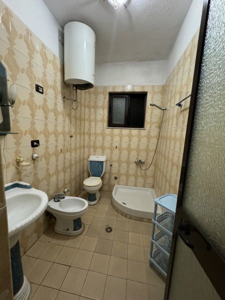 Tirane, jepet me qera Vile 2+1 Kati 1, 120 m² 300 € (Minella Karajani)