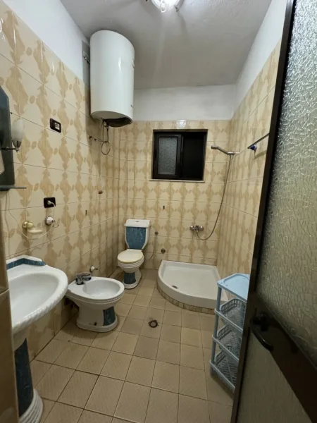Tirane, jepet me qera Vile 2+1 Kati 1, 120 m² 350 € (Minella Karajani)