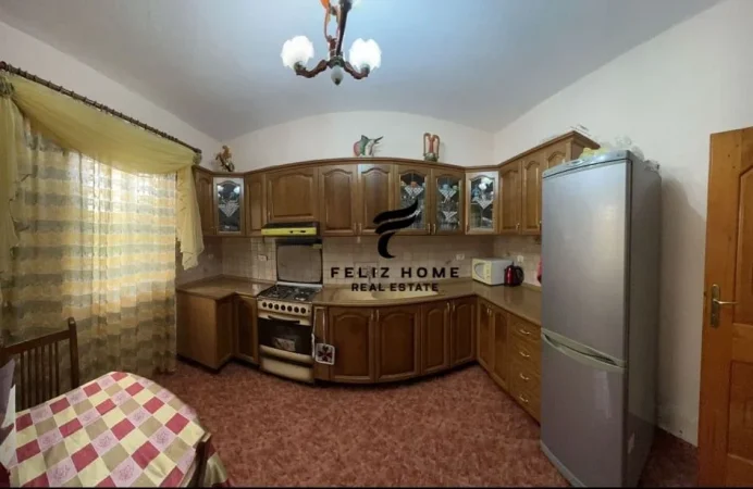 Tirane, jepet me qera apartament 2+1 Kati 1, 120 m² 500 € (LAPRAKE)