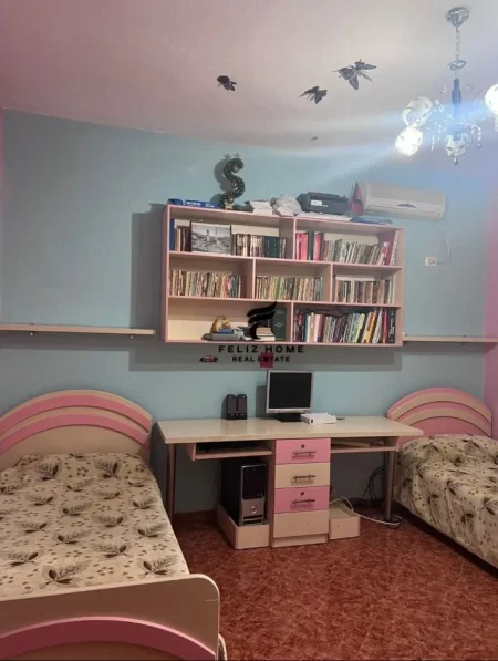 Tirane, jepet me qera apartament 2+1 Kati 1, 120 m² 500 € (LAPRAKE)