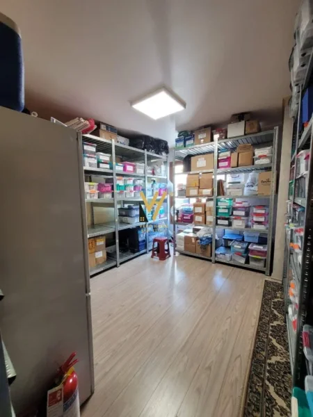 Tirane, jepet me qera zyre Kati 6, 190 m² 2.500 € (KOMPLEKSI DELIJORGJI)