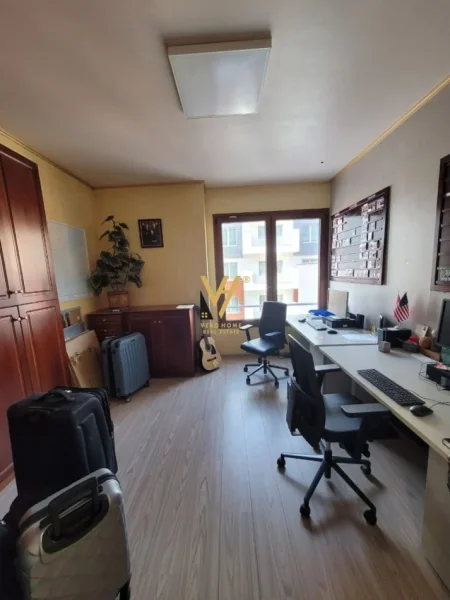 Tirane, jepet me qera zyre Kati 6, 190 m² 2.500 € (KOMPLEKSI DELIJORGJI)