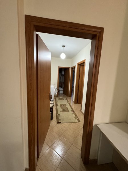 Tirane, jepet me qera apartament 2+1+Ballkon Kati 3, 80 m² 450 € (Tek Fresku)