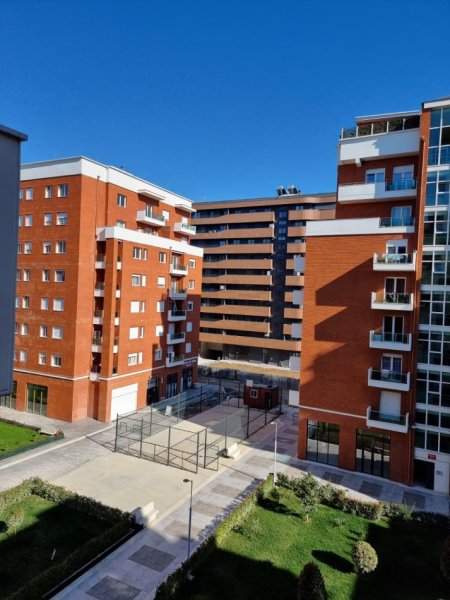 Tirane, jepet me qera apartament 2+1+Ballkon Kati 4, 125 m² 600 € (Rruga Teodor Keko)