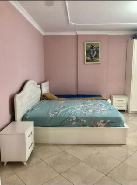 Tirane, jepet me qera apartament 2+1+Ballkon Kati 4, 125 m² 600 € (Rruga Teodor Keko)