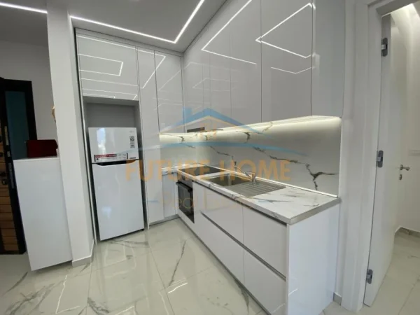 Tirane, jepet me qera apartament 1+1 Kati 5, 75 m² 600 € 