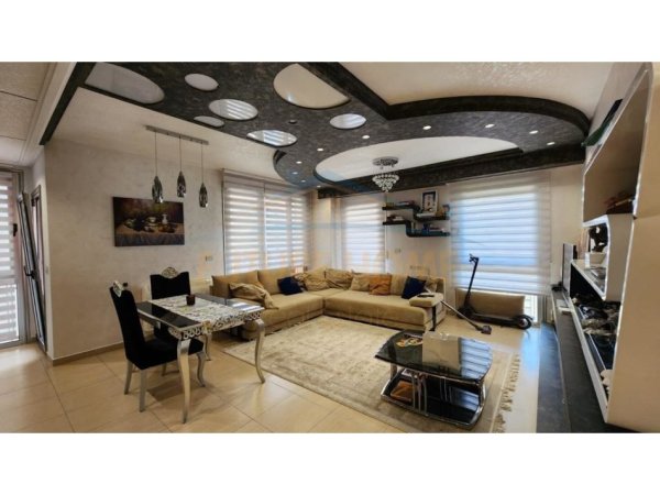 Tirane, jepet me qera apartament 3+1 Kati 6, 150 m² 1.800 € 