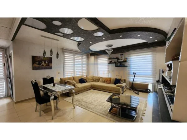 Tirane, jepet me qera apartament 3+1 Kati 6, 150 m² 1.800 € 