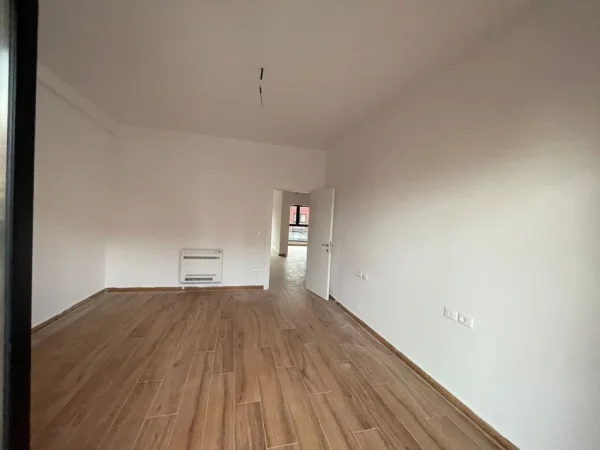 Tirane, jepet me qera ambjent biznesi Kati 2, 300 m² 3.500 € (Astir)