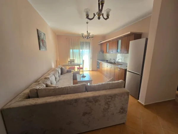 Durres, jepet me qera 1+1 Kati 1, 250 € (GOLEM!)