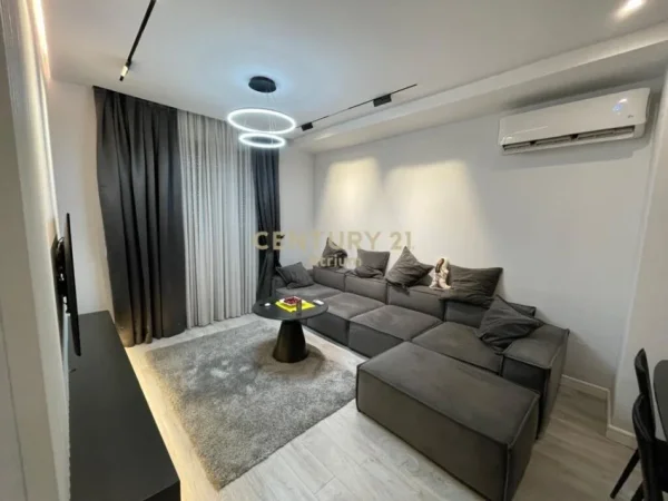 Tirane, jepet me qera apartament 2+1 Kati 4, 92 m² 800 € (Porcelan)