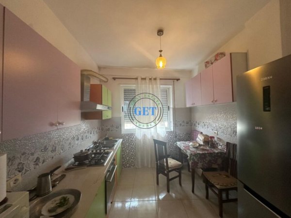 Durres, jepet me qera apartament 2+1 Kati 3, 100 m² 600 € (Gjykata)