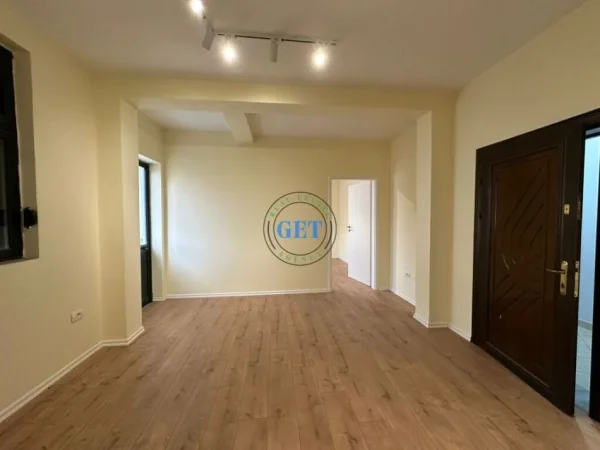 Durres, shitet apartament 2+1 Kati 2, 83 m² 98.000 € (Rrota e Kuqe, Plazh, Durres)